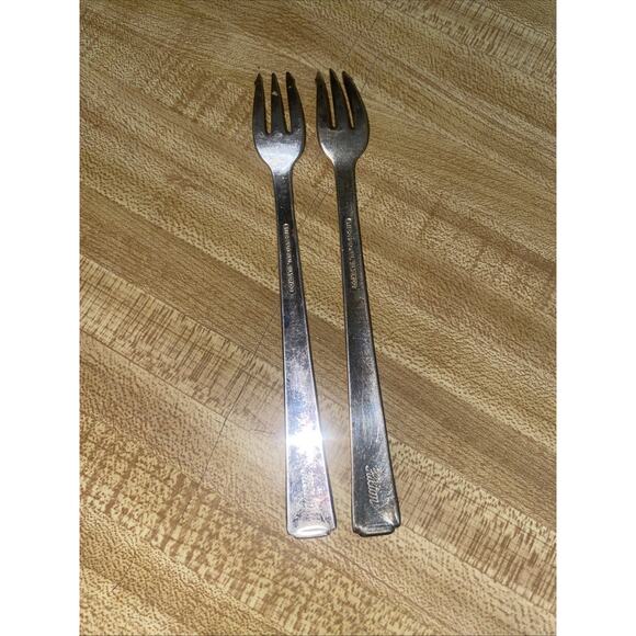 Set Of 2 Hilton Hotel International Silver Cocktail Seafood Forks Silverplate - Picture 7 of 7
